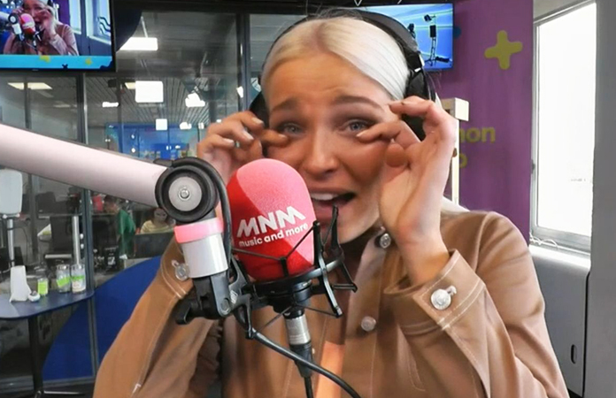 Julie Van den Steen krijgt slappe lach: “Ik had nooit mogen terugkomen” (video)