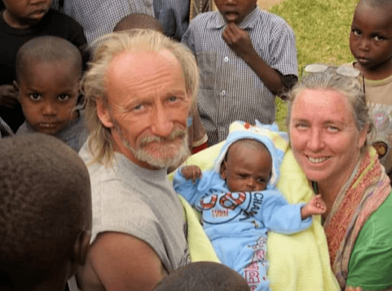 Amerikaanse missionaris verkracht kinderen in zijn Keniaans weeshuis, zijn vrouw geeft hen anticonceptie