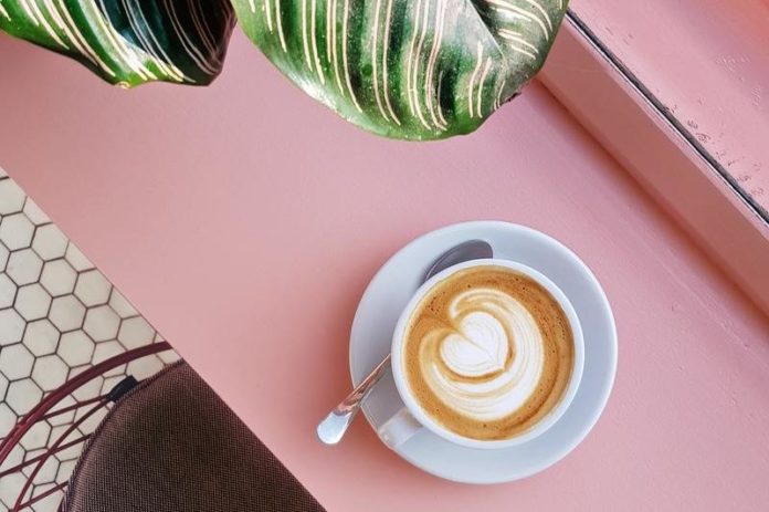 BIZAR. Koffie heeft een effect op onze genen