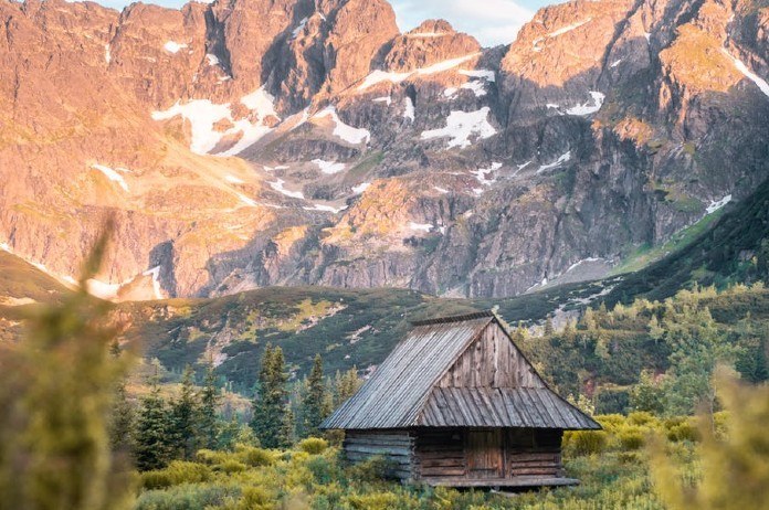 “Heb ik iets gemist?”: Man valt uit de lucht na retraite van 75 dagen