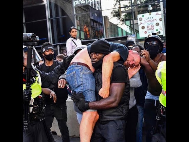 Zwarte man die tegenbetoger oppikte: “We hebben een moord voorkomen” (video)