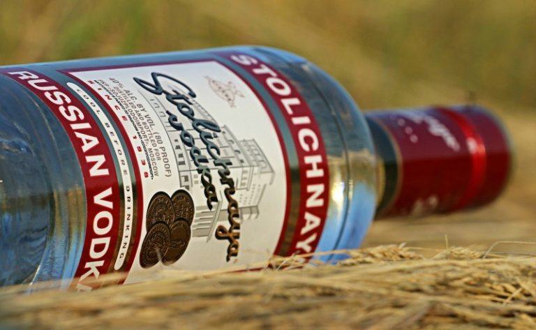 Dit is hoe je een zoet wodka drankje maakt met je afwasmachine