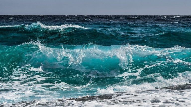 Mensen die in de zee zwemmen hebben meer kans om ziek te worden
