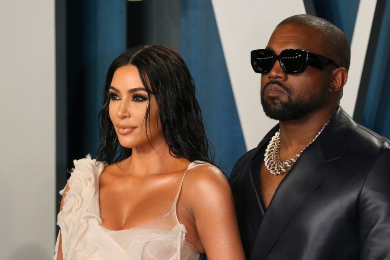 Familie Kanye heel bezorgd: “Presidentskandidatuur is nieuwe bipolaire episode”