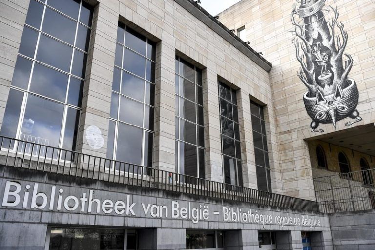 BIZAR. Boek in Brusselse Koninklijke Bibliotheek heeft kaft van… mensenhuid