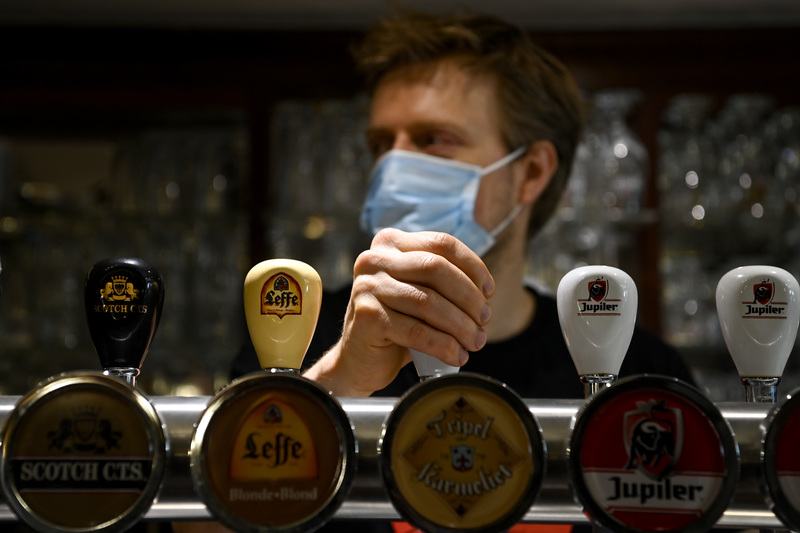 Contacttracers doen voorlopig niks met klantengegevens uit horeca