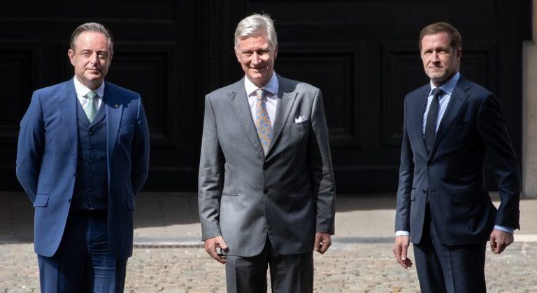 Paul Magnette (PS) en Bart De Wever (N-VA) krijgen opdracht van koning om regering te vormen