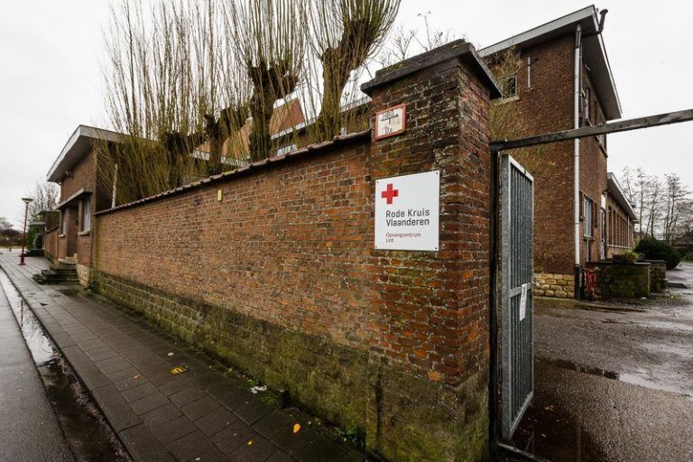 Asielcentrum Lint in lockdown nadat bewoners positief testten