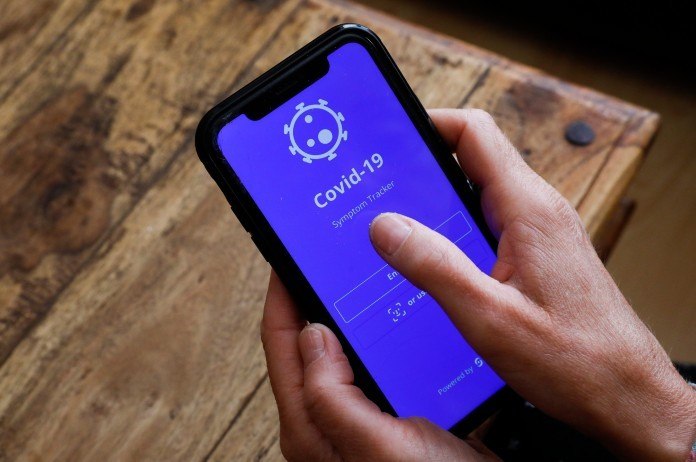 Bedrijf dat corona-app moet ontwikkelen, sjoemelde met recensies