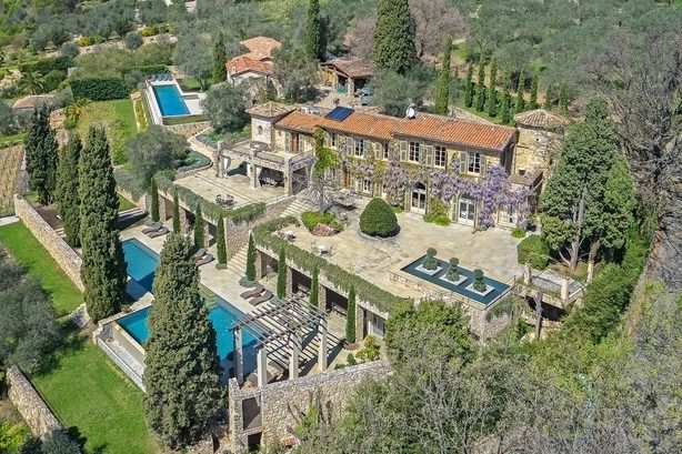 De dromerige villa van Brigitte Bardot staat te koop (foto's)