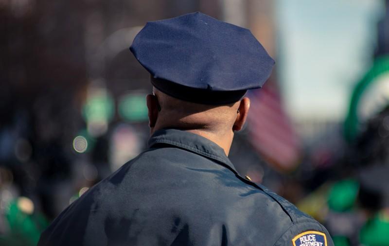 Hawaïaanse agent die dakloze man aan toilet liet likken krijgt vier jaar cel