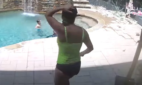 Mama ligt rustig te zonnen, maar plots moet ze LOPEN voor haar leven: “Ik was bijna dood!” (video)