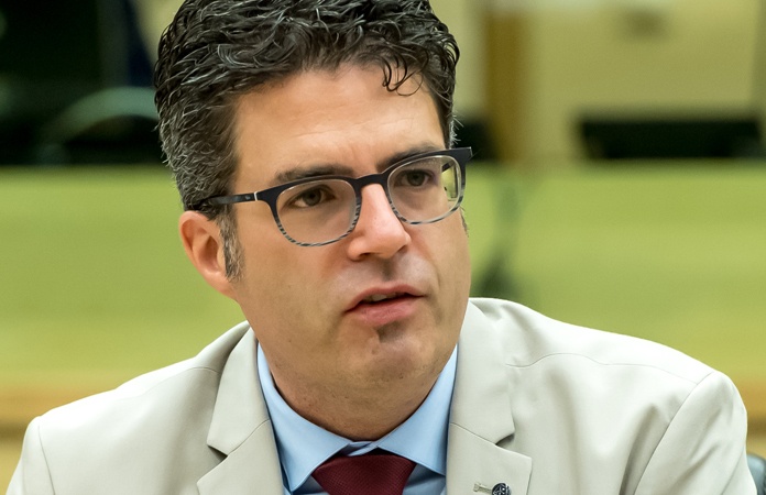 Steven Van Gucht: “Mensen mogen niet klagen als ze tien dagen thuis moeten blijven”
