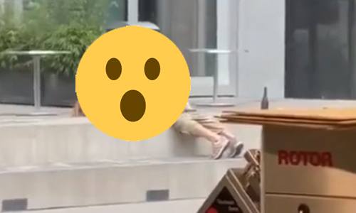 WOOPS: Vrijend koppeltje dacht afgelegen plaats gevonden te hebben. Helaas… (NSFW-video)
