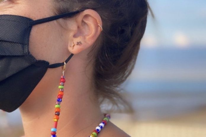 Raak jij altijd je mondmasker kwijt? Dan is dit gadget precies wat je nodig hebt