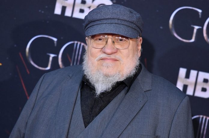 Het internet herinnert George R.R. Martin aan dure belofte: “Ze mogen mij opsluiten als ik deadline niet haal”