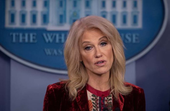 Trump-adviseur Kellyanne Conway verlaat het Witte Huis