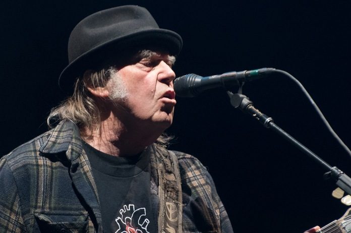 Neil Young klaagt Trump aan voor gebruik van zijn muziek in herverkiezingscampagne