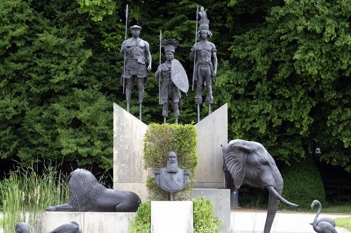 Standbeeld Leopold II in tuin Afrikamuseum opnieuw beklad met rode verf