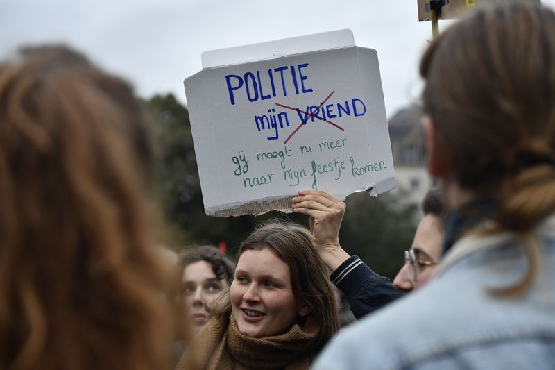 “Gesloten Facebookgroep politie zet aan tot racisme en geweld”