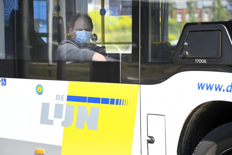 Vakbond ACV roept op tot undercover politiecontroles op mondmaskers in bussen en trams