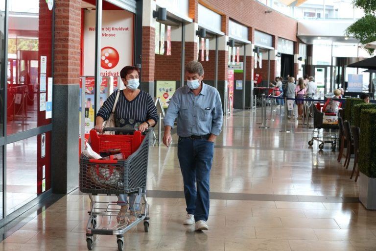 Brussel zal mondmaskers verplichten vanaf 50 coronagevallen per 100.000 inwoners
