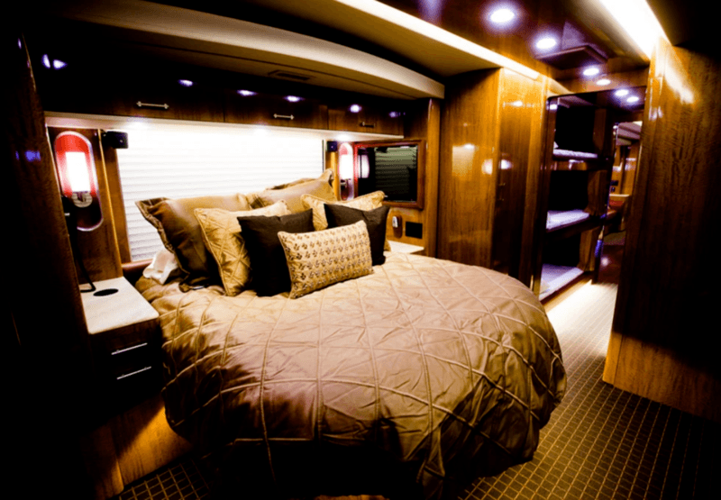 Voor dit prijskaartje verblijf je een nacht in de tourbus van Taylor Swift en Beyoncé