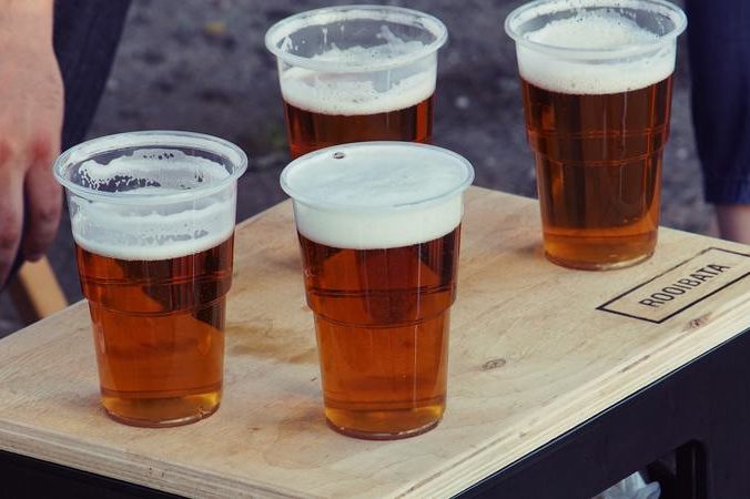 “Alcohol proeven op jonge leeftijd verhoogt risico op bingedrinken met 85 procent”