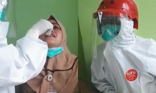 WOOPS: Dame zoekt (én vindt) houvast tijdens coronatest. Wat volgt? Pikant én pijnlijk! (video)