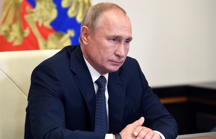 Rusland heeft als eerste goedgekeurd coronavaccin: “Mijn dochter heeft het al gekregen”
