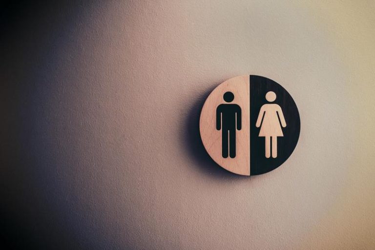 BIZAR. Tokio waagt zich aan ‘transparent toilet’ in parken
