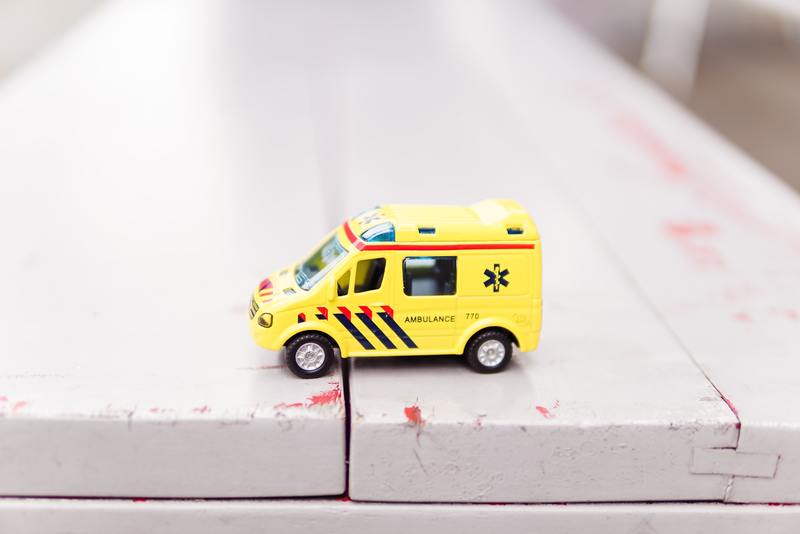 Jongen redt het leven van zijn mama dankzij speelgoedambulance