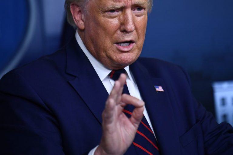 Trump nam peperdure kunst mee uit woonst ambassadeur: “Je krijgt het binnen 6 jaar terug”