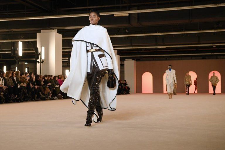 Van de catwalk naar jouw kleerkast: 8 modetrends voor Fall/Winter 2020/21