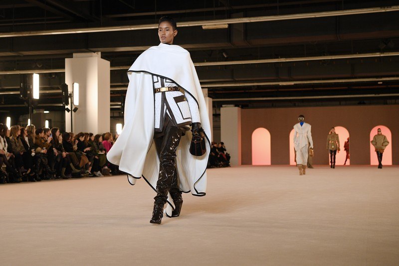 Van de catwalk naar jouw kleerkast: 8 modetrends voor Fall/Winter 2020/21