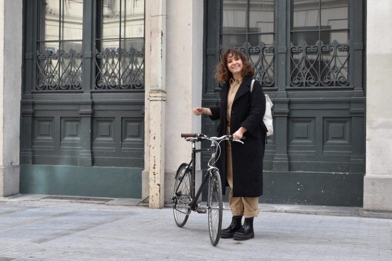 PENDELAAR. Marianne: “Het koningsblauwe pak van de Finse ski­ploeg zit me als gegoten”