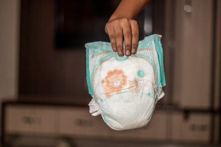 BIZAR. Man verliest job omdat hij stiekem graag pampers draagt