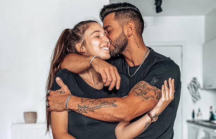‘Temptation’-Amber en Arda tonen ‘eerste foto’ van hun baby: “Hij lijkt op zijn papa” (foto)