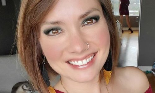 Vrouwelijke pastoor gaat voor ultieme carrièreswitch en wordt… stripster! (foto’s)