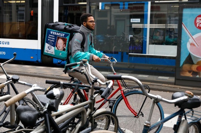 Deliveroo-bezorgers gaan in Nederland mee uitkijken naar vermiste kinderen