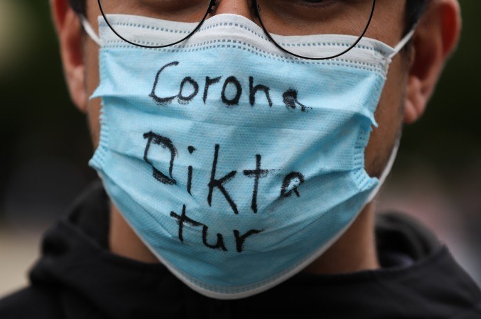 “Mensen die geen mondmasker dragen zijn waarschijnlijk sociopaten”