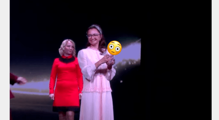 ‘Leerkracht van het jaar’ krijgt gênante prijs mee naar huis: “Het lijken wel de Pornhub-awards”
