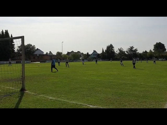 BIZAR: Duitse voetbalploeg verliest met 37-0 door social distancing tijdens match (video)