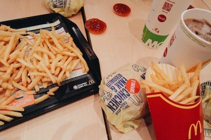 BIZAR. Vrouw bewaarde McDonald’s-hamburger meer dan 20 jaar (video)