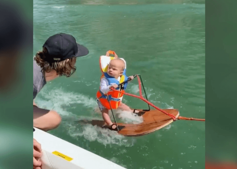 Ongelooflijk: baby van zes maanden op waterski’s oogst lof en kritiek