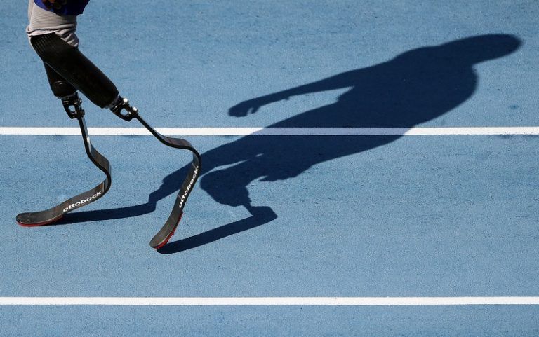 BIZAR. Atleet met beenprotheses mag niet deelnemen aan de Olympische Spelen: “Vonnis is racistisch”