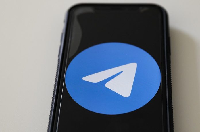 SCHOKKEND. Deepfake bot creëert naaktfoto’s op basis van gewone foto’s