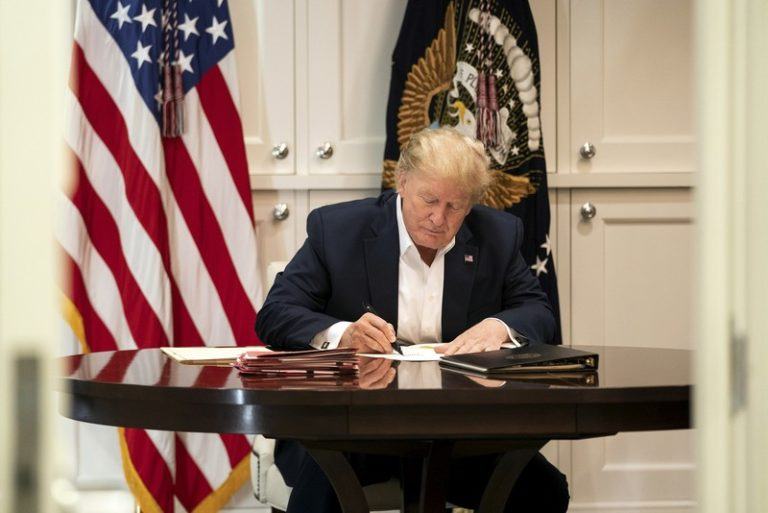 Hoe groot is de kans dat Donald Trump overlijdt aan corona?