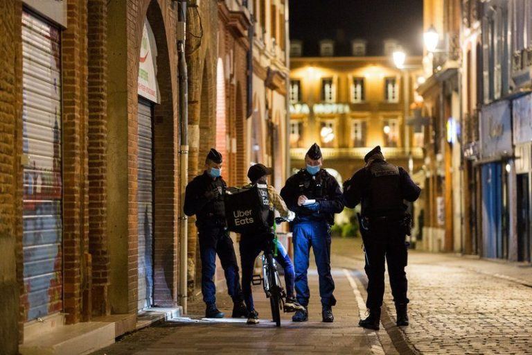 Academici trekken naar Raad van State tegen avondklok