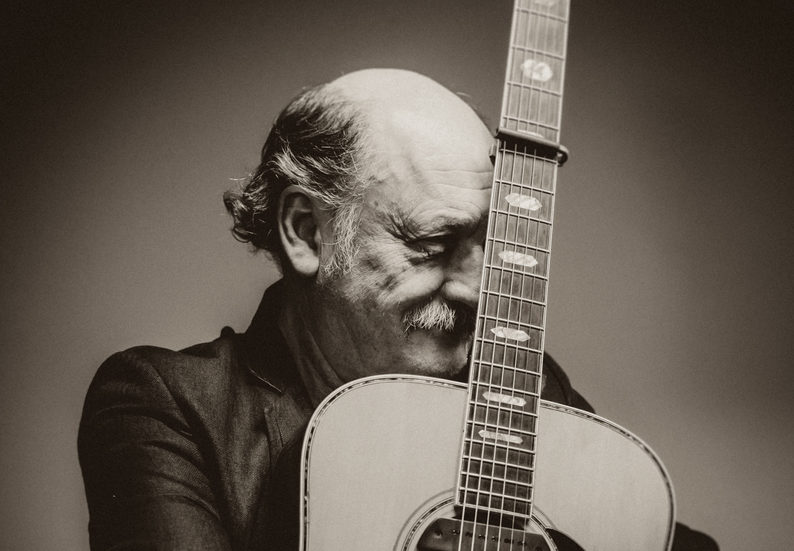 SOUNDCHECK. Lieven Tavernier weet nog steeds te beroeren met nieuw album: “Waar ik nu aan werk heeft geen leeftijd of plaats nodig”